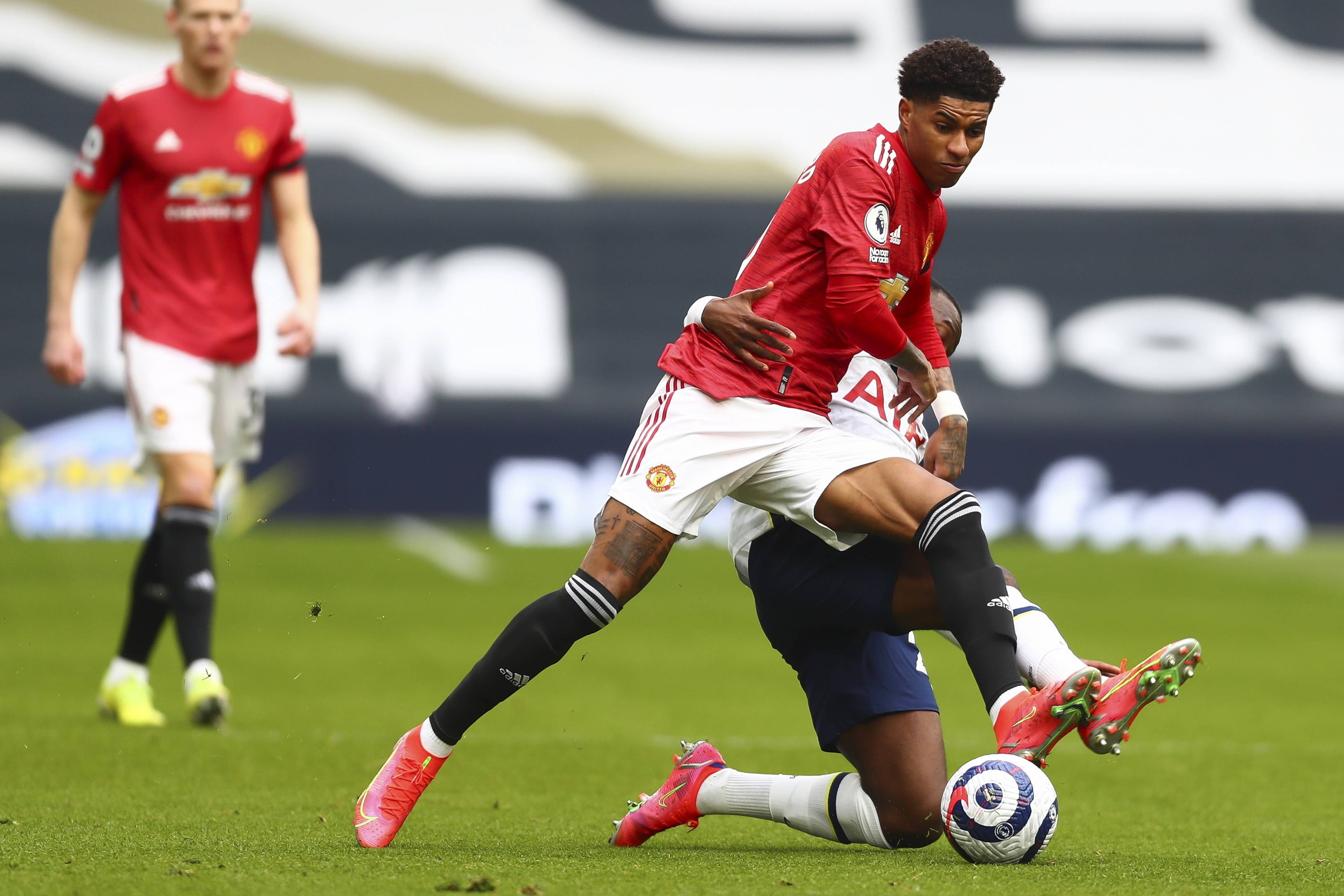 撐他走出了 撐他走出了